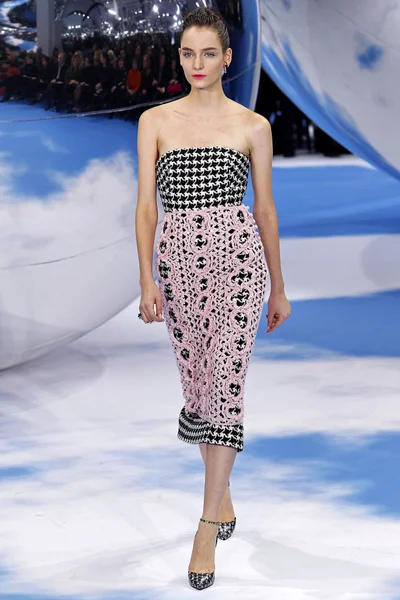 Look 25